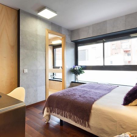 My Space Emirates - Splendid Apartment With Terrace And Pool Near Park Gueell Barcelona Bagian luar foto