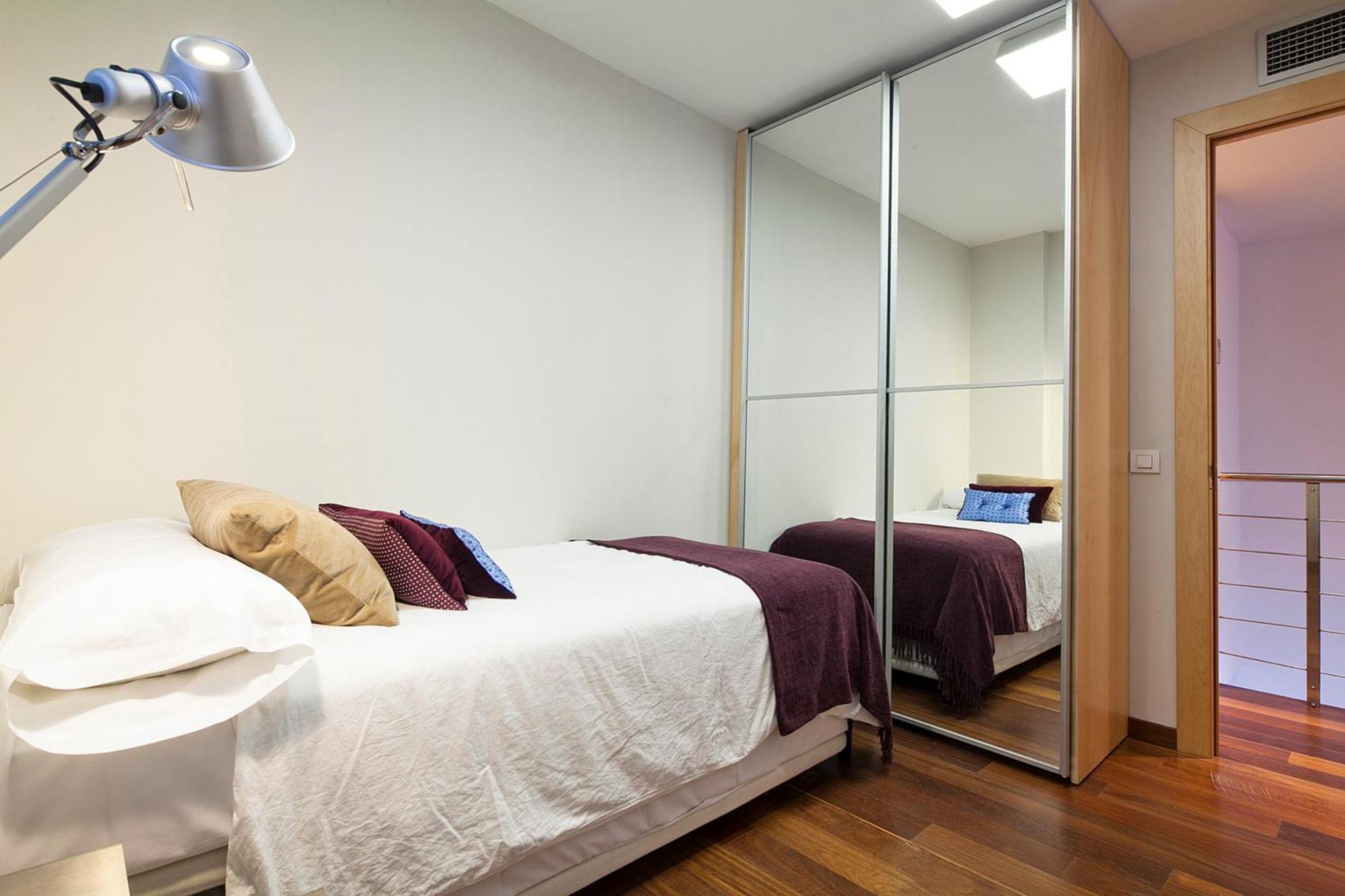 My Space Emirates - Splendid Apartment With Terrace And Pool Near Park Gueell Barcelona Bagian luar foto