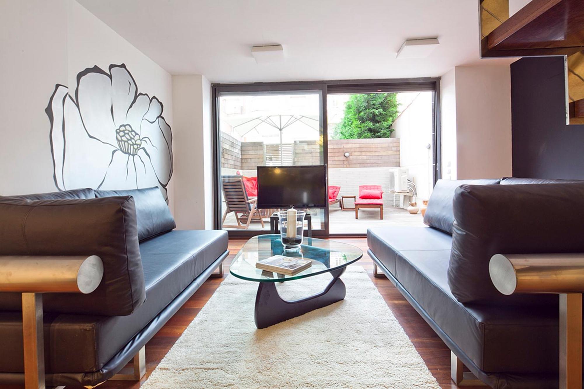 My Space Emirates - Splendid Apartment With Terrace And Pool Near Park Gueell Barcelona Bagian luar foto