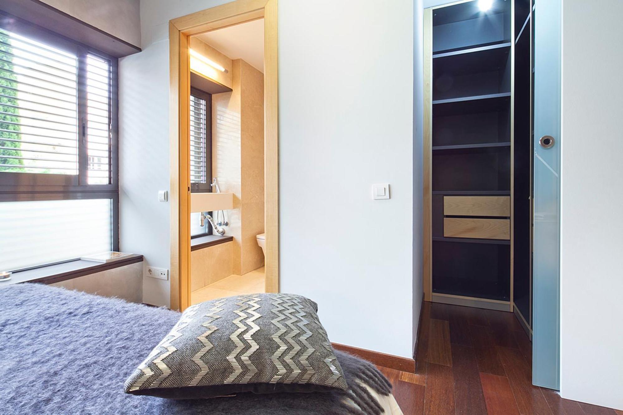 My Space Emirates - Splendid Apartment With Terrace And Pool Near Park Gueell Barcelona Bagian luar foto