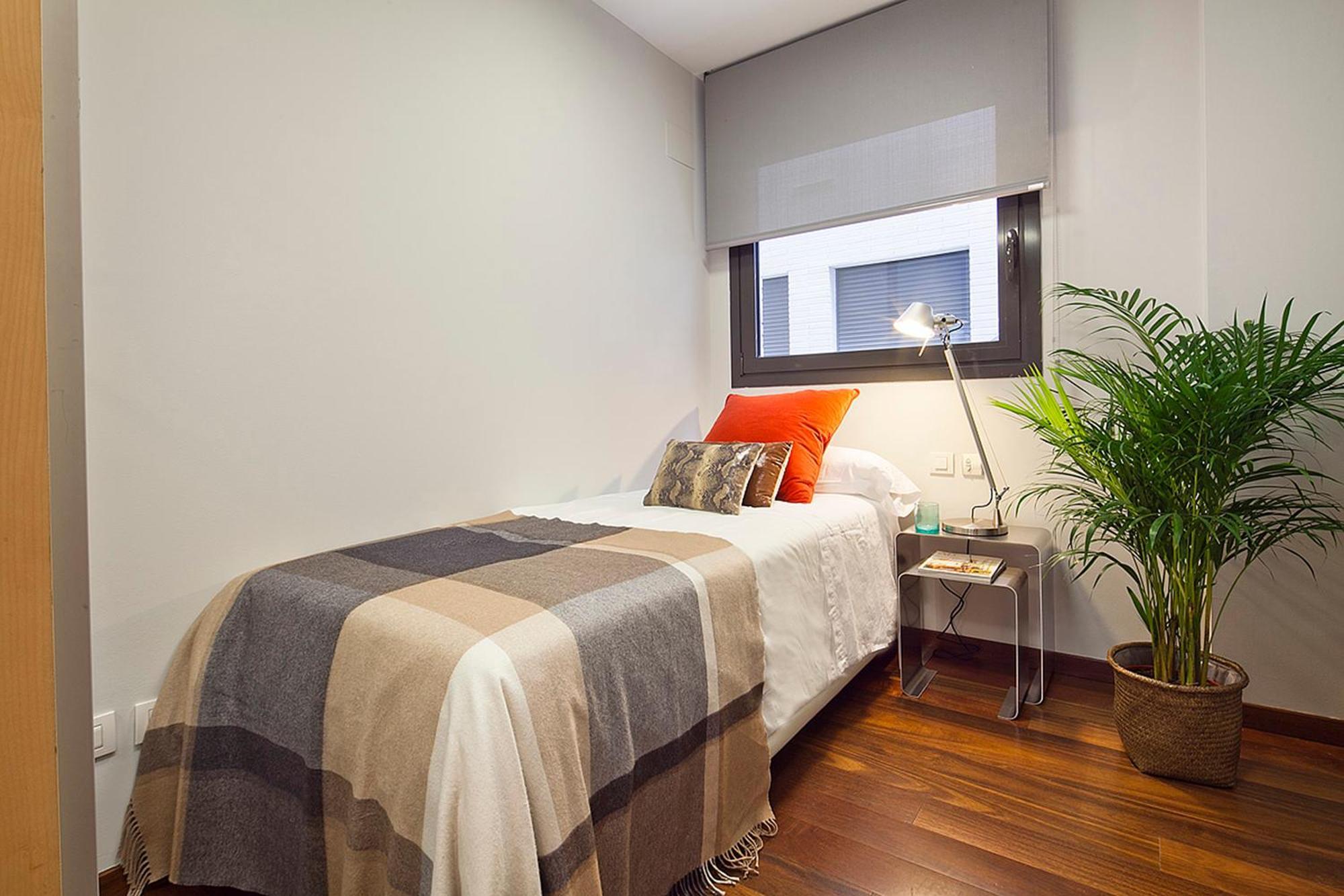 My Space Emirates - Splendid Apartment With Terrace And Pool Near Park Gueell Barcelona Bagian luar foto