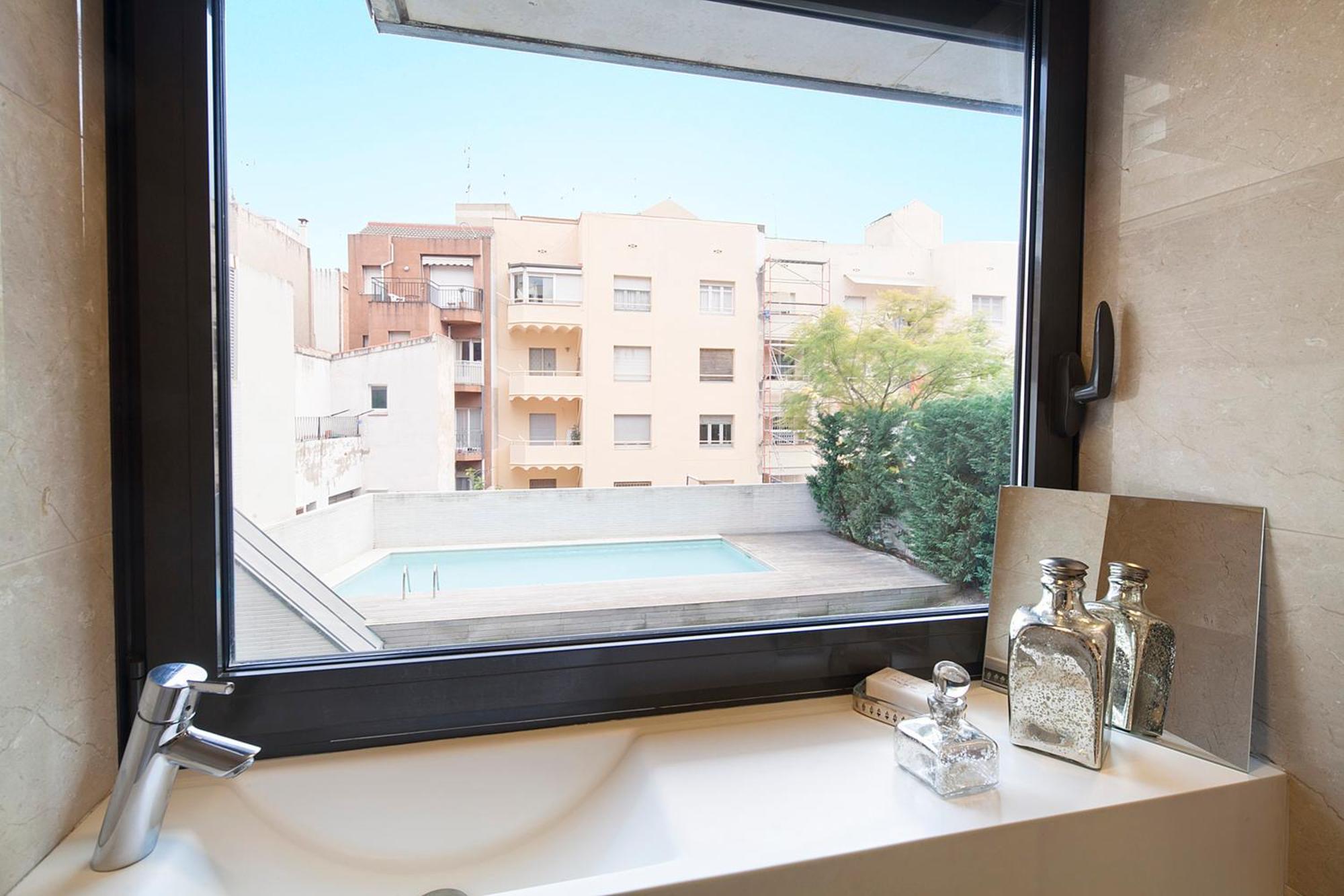 My Space Emirates - Splendid Apartment With Terrace And Pool Near Park Gueell Barcelona Bagian luar foto