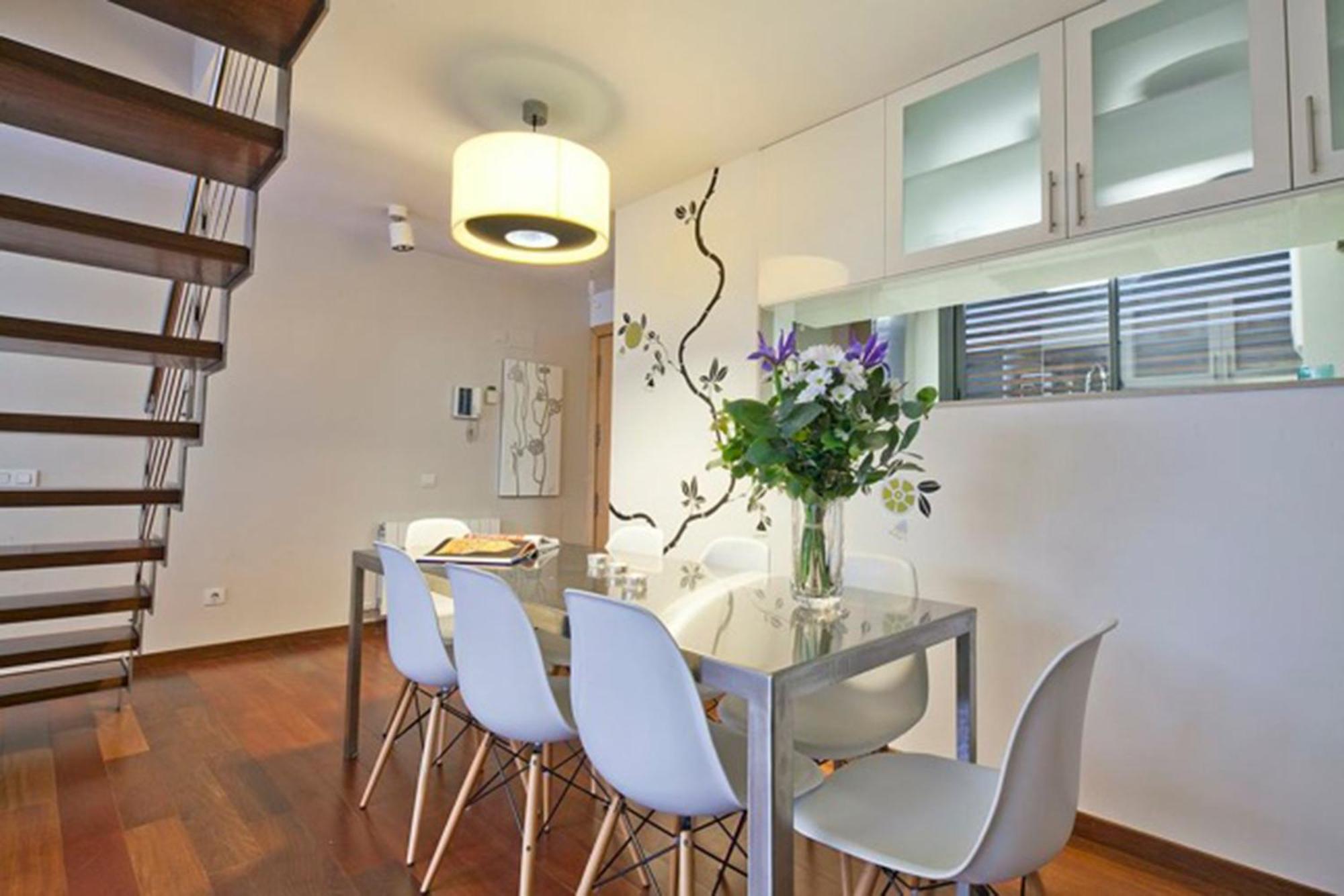 My Space Emirates - Splendid Apartment With Terrace And Pool Near Park Gueell Barcelona Bagian luar foto