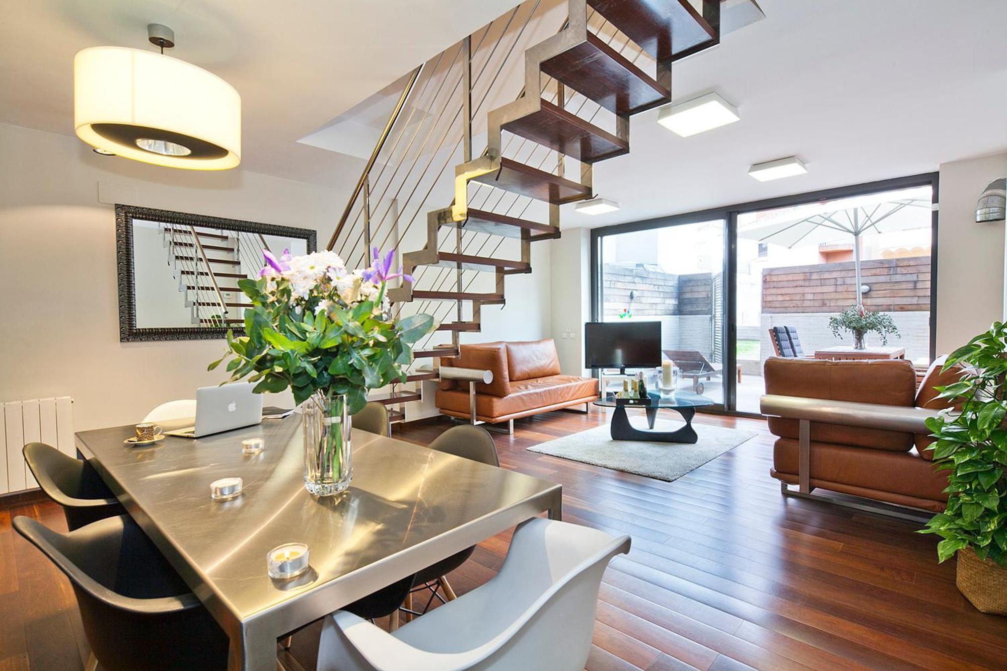 My Space Emirates - Splendid Apartment With Terrace And Pool Near Park Gueell Barcelona Ruang foto