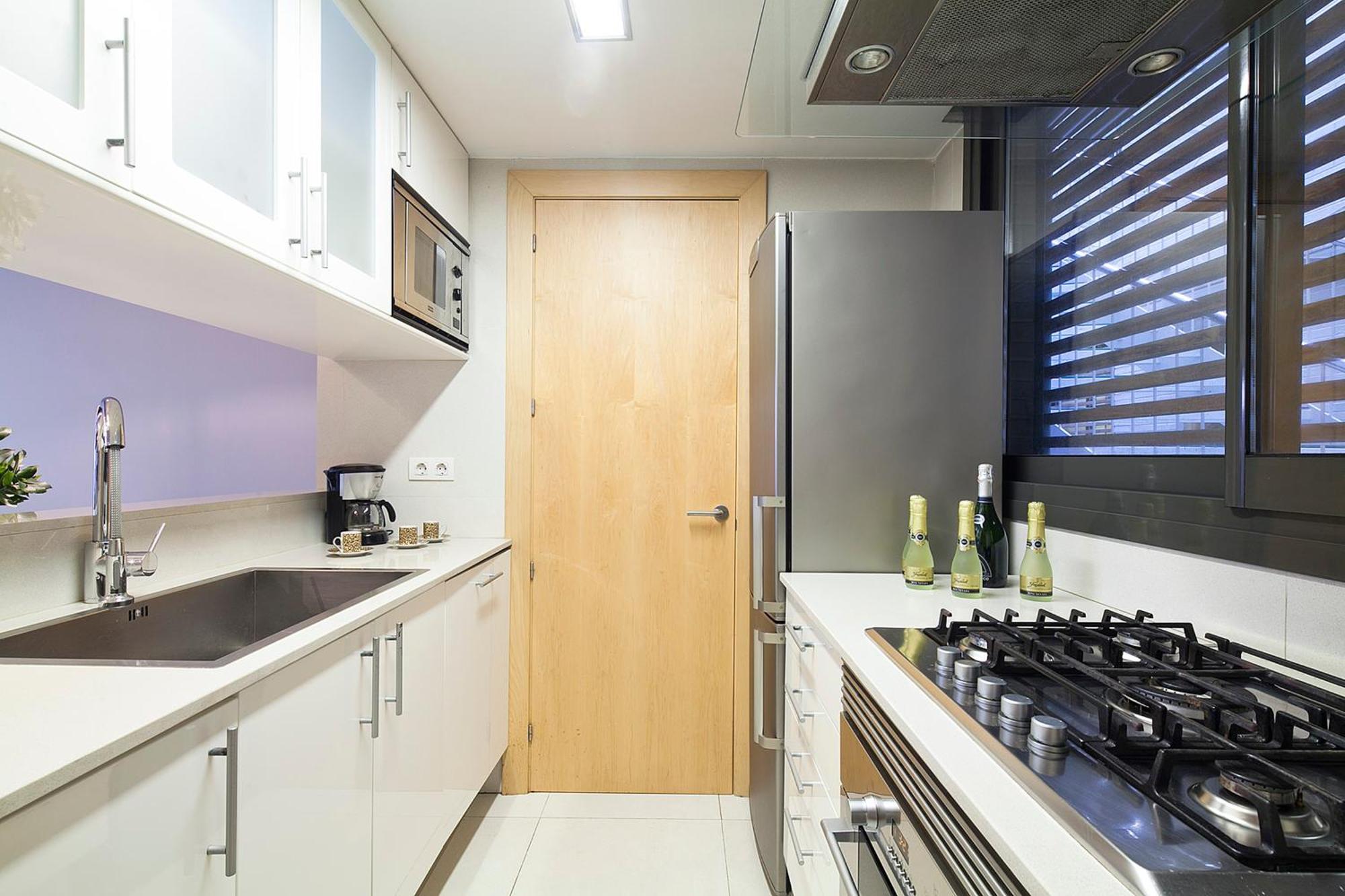 My Space Emirates - Splendid Apartment With Terrace And Pool Near Park Gueell Barcelona Ruang foto